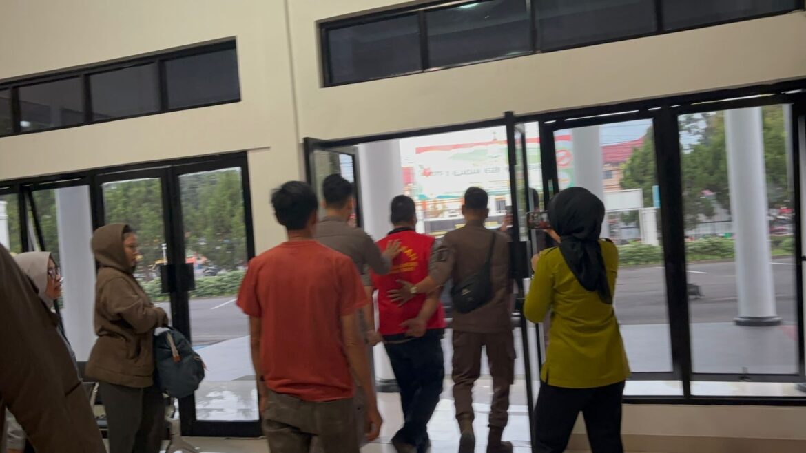 Kejaksaan Negeri Pasaman Barat Menetapkan Dua Tersangka Kasus Dugaan tindak pidana korupsi Pembangunan Gedung RSUD Pratama Ujung Gading 
