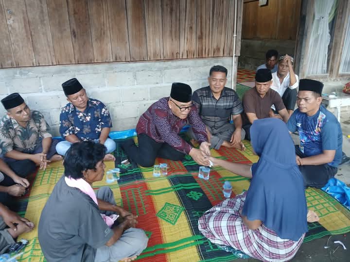 Bupati Yulianto Sambangi Rumah Duka Dua Balita Korban Tenggelam di Gunung Tuleh