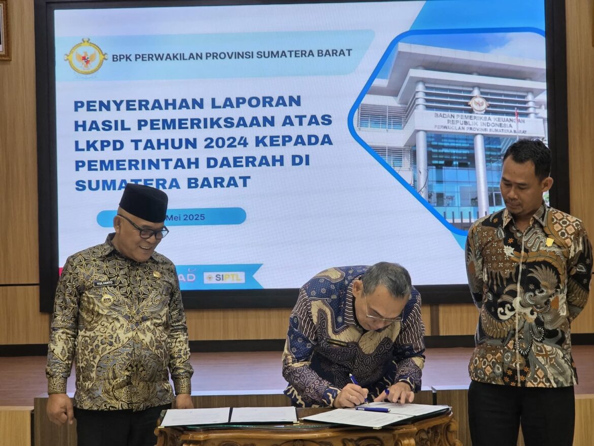 Bupati dan ketua DPRD Menghadiri Penerimaan Opini WTP Kesembilan Kalinya dari BPK RI atas LKPD 2024