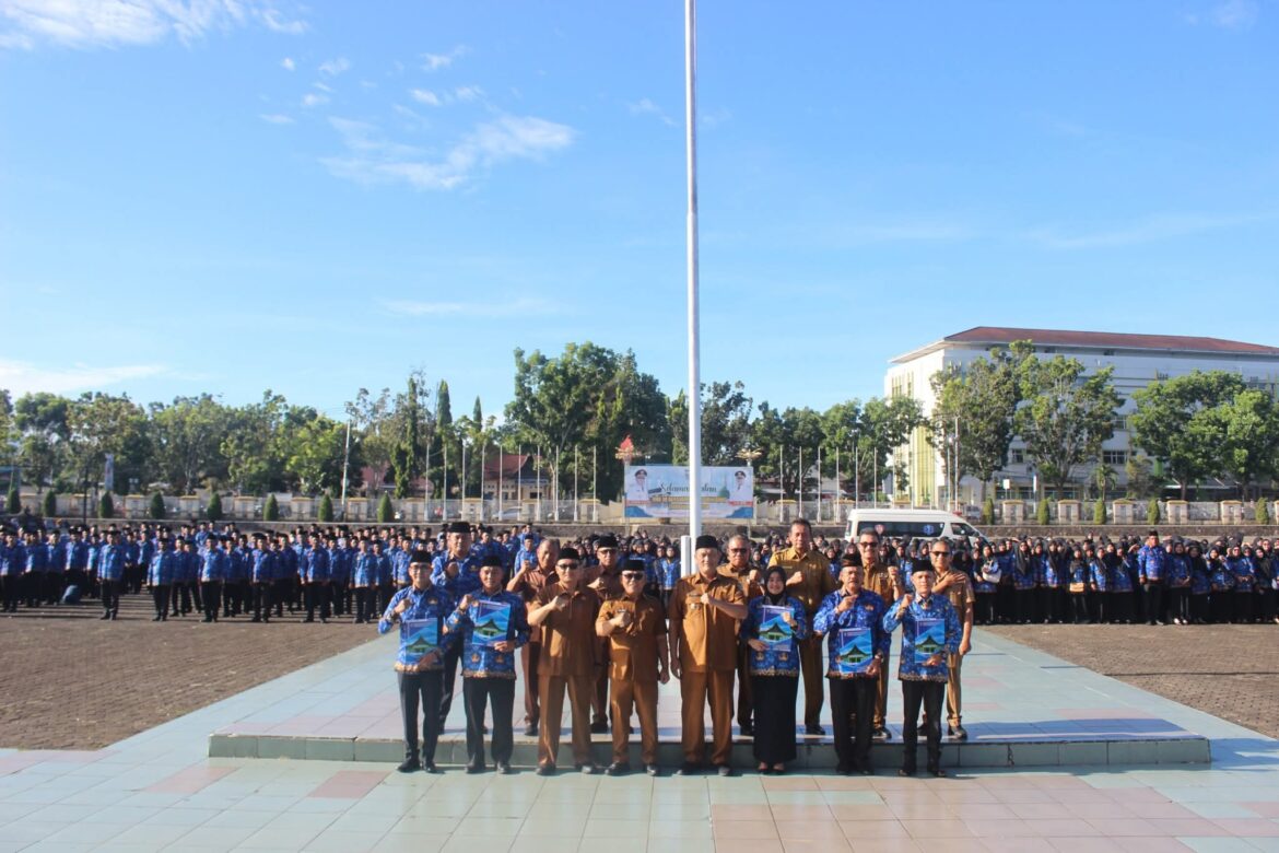 Bupati Pasaman Barat Menyerahkan 1.043 SK PPPK Formasi Tahun 2024