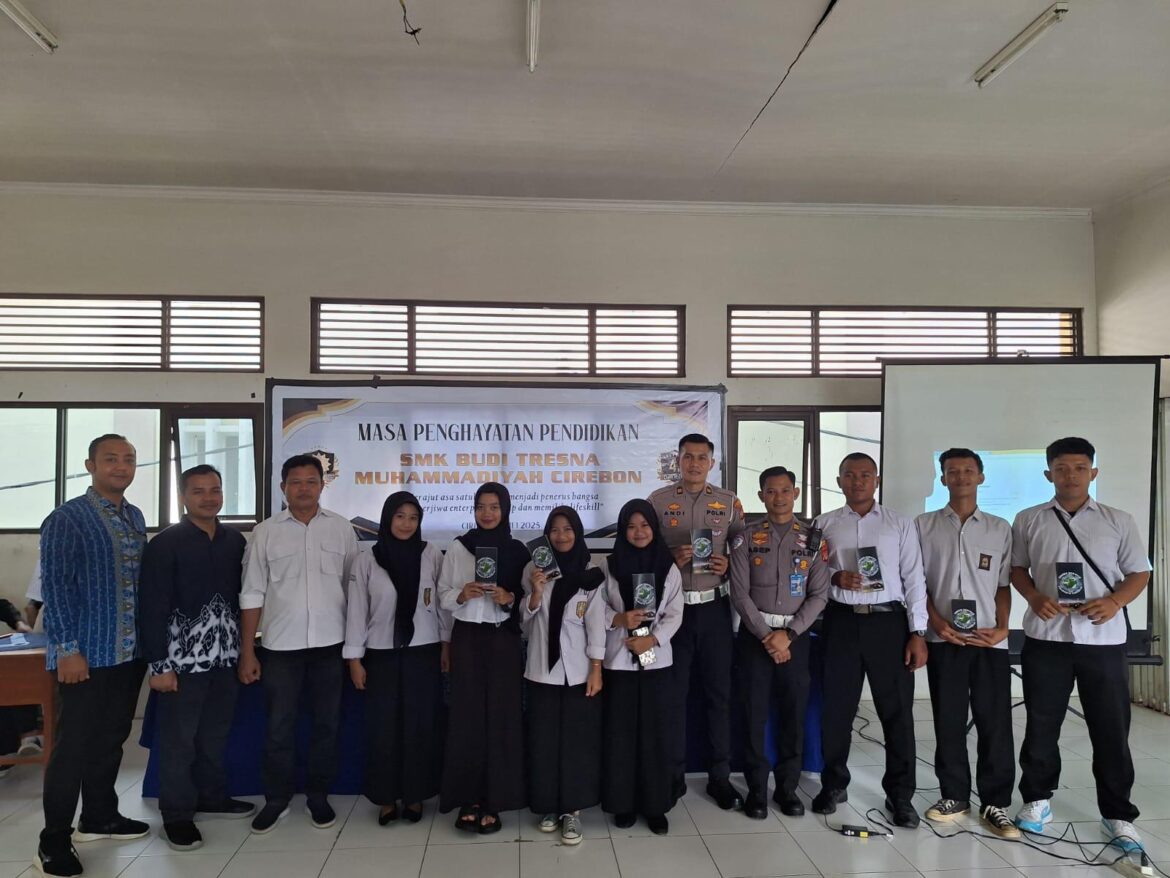 Polresta Cirebon Gelar Sosialisasi dan Pembuatan SKCK melalui Program Green Service di SMK Budi Tresna.