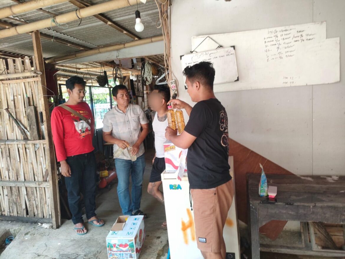 Polresta Cirebon Sita 64 Botol Miras Hasil Razia Pekat.