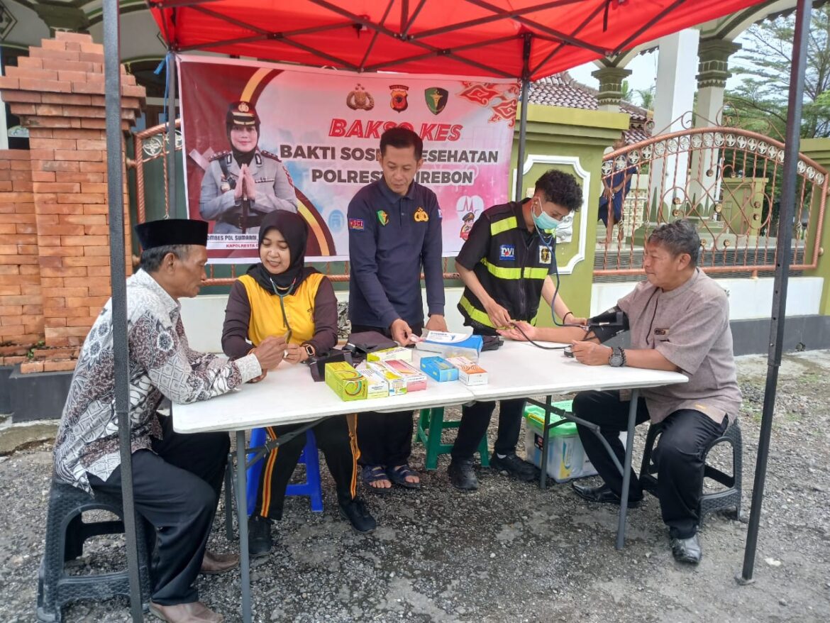 Polresta Cirebon Gelar Bakso Kes di Masjid Jami Al Hidayah.