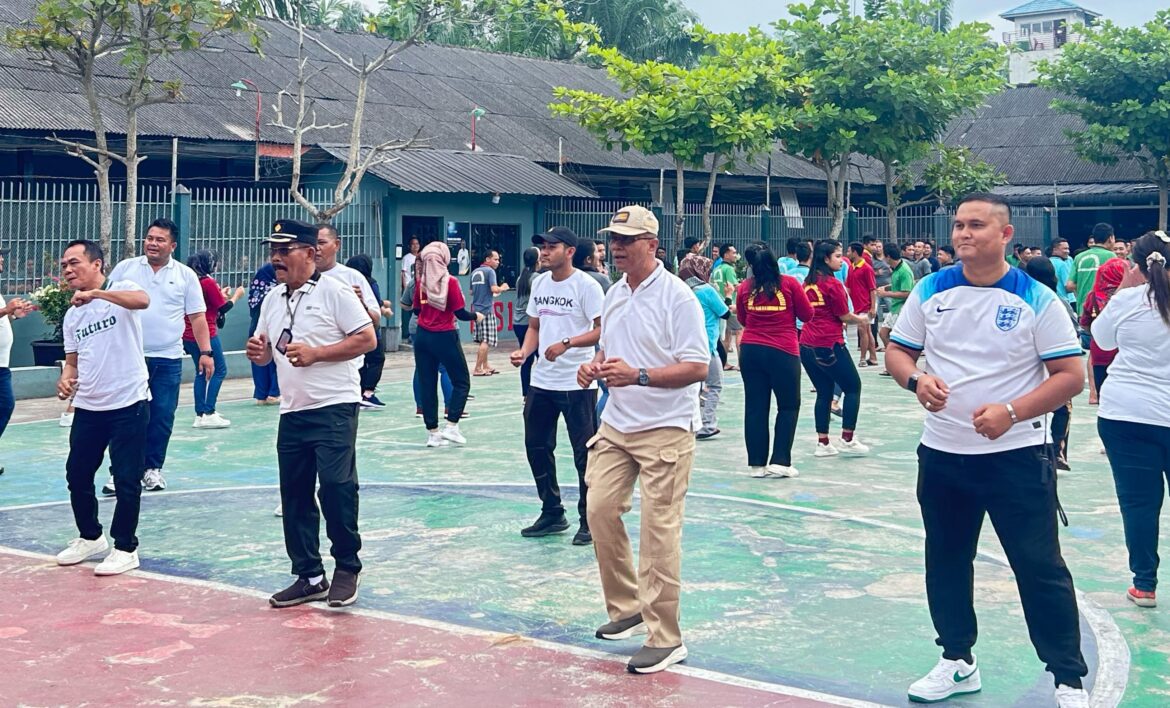 Pegawai dan Warga Binaan Lapas Labuhan Ruku Gelar Senam Bersama untuk Wujudkan Lingkungan Sehat dan Produktif