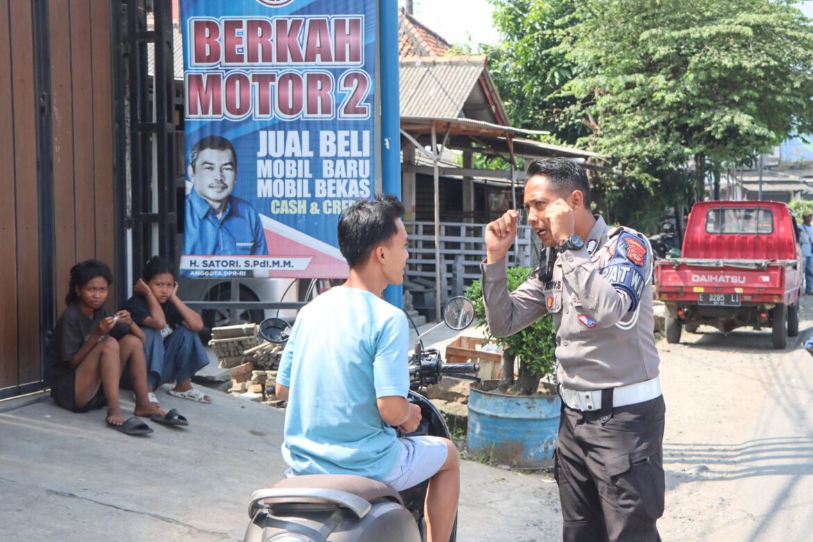 Polresta Cirebon Ajak Warga Tertib Berlalu Lintas Lewat Patroli Public Address: “Jadilah Pelopor Keselamatan”.