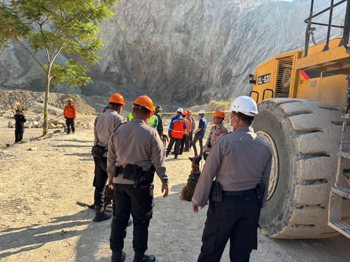 Tim K-9 Endus Empat Titik Korban Longsor Gunung Kuda Cipanas,di Hari Ke 6