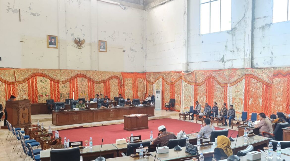 DPRD Pasbar Gelar Paripurna Penyampaian Nota Pengantar Ranperda Pertanggungjawaban Pelaksanaan APBD Tahun 2024