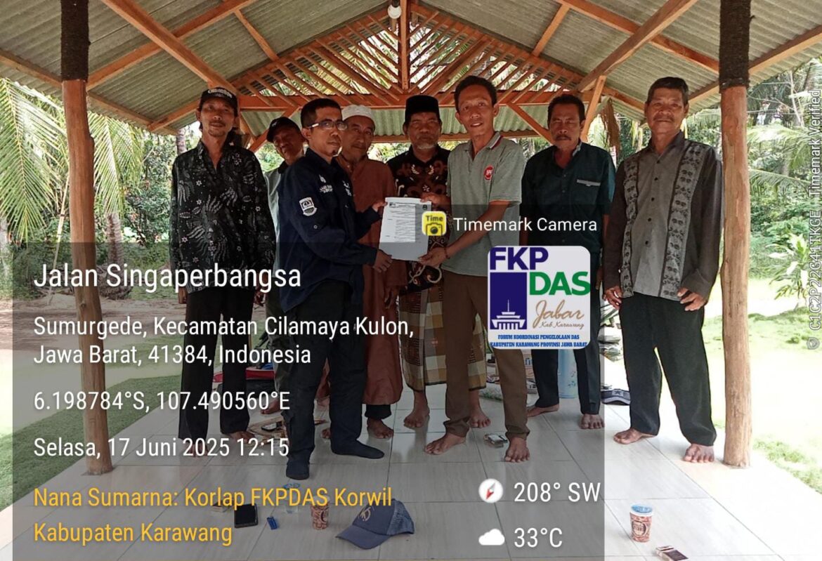 Penyerahan SK Pengangkatan Korcam FKPDAS Kecamatan Cilamaya Kulon 