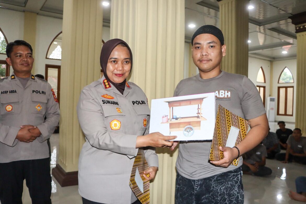 Dari Lembaran Kelam Menuju Cahaya Perubahan: Polresta Cirebon Akhiri Pesantren Kilat ABH Angkatan 4 dengan Bekal Hidup dan Harapan.