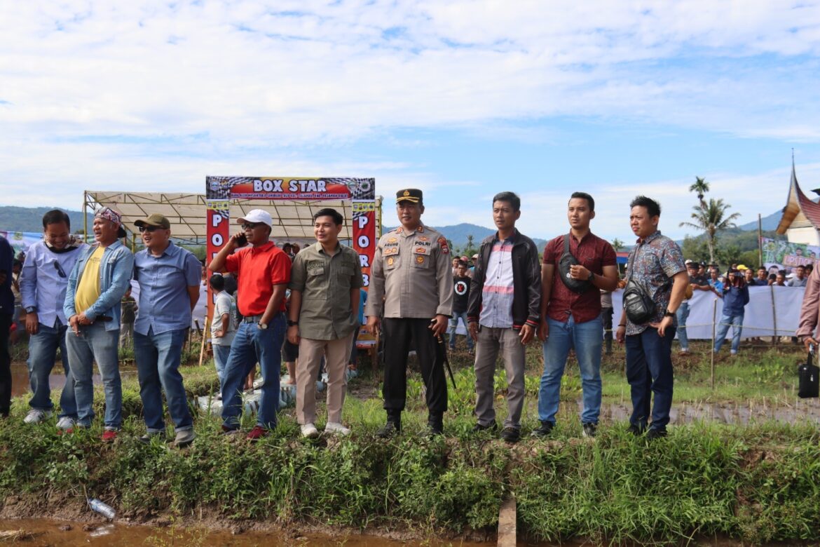 Kapolres Pasaman Barat Melaksanakan Kegiatan Buru Alek Nusantara Di Nagari Sinuruik Sukses Digelar