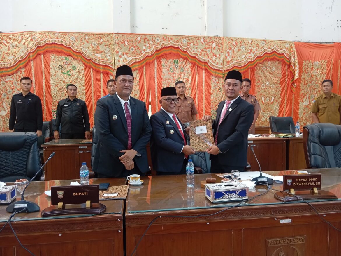 Pemerintah Daerah Setujui atas laporan Badan Anggaran (Banggar) DPRD Kabupaten Pasaman Barat