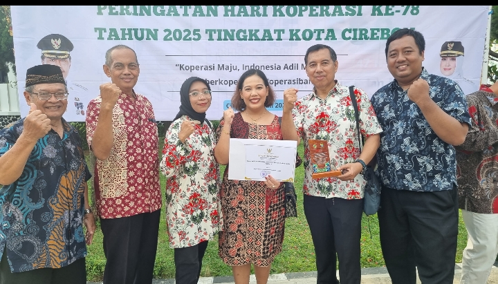 Koperasi PT PLN UPT Cirebon Pelita Sejahtera Sektor Cirebon…Menerima Penghargaan Sebagai koperasi Berprestasi Kategori Kelompok Karyawan Tingkat Kota Cirebon.