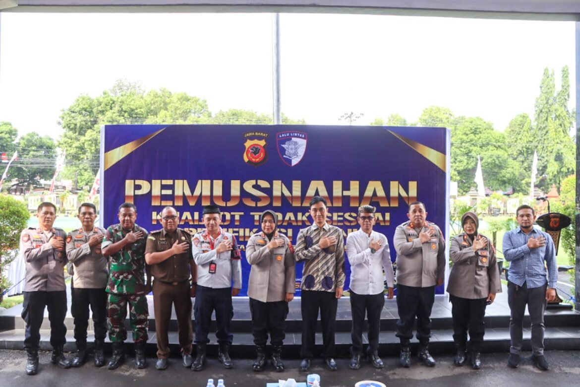 Polresta Cirebon Musnahkan 2.449 Knalpot Bising.