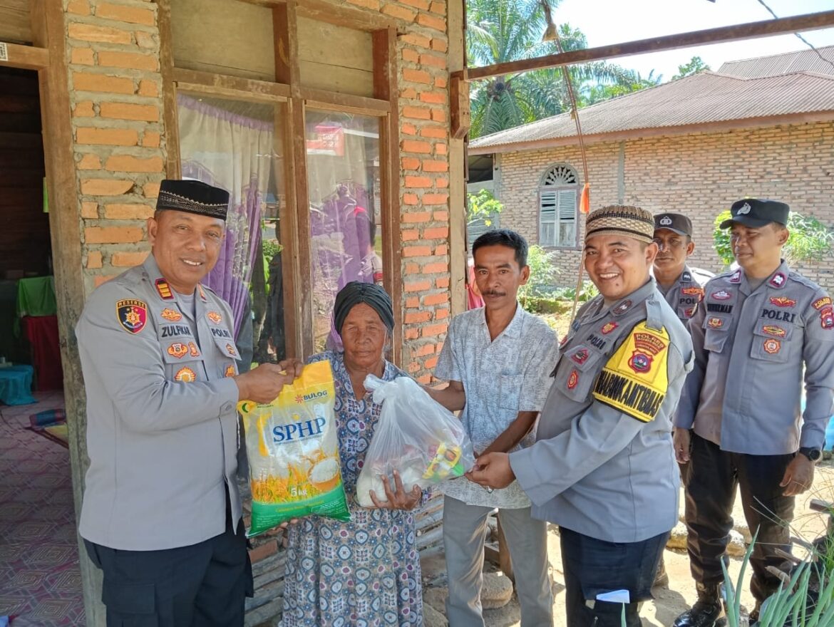 Polsek Pasaman Rutinitas Jumat Berkah, Berikan Bantuan Kepada Masyarakat Lanjut Usia (Lansia)