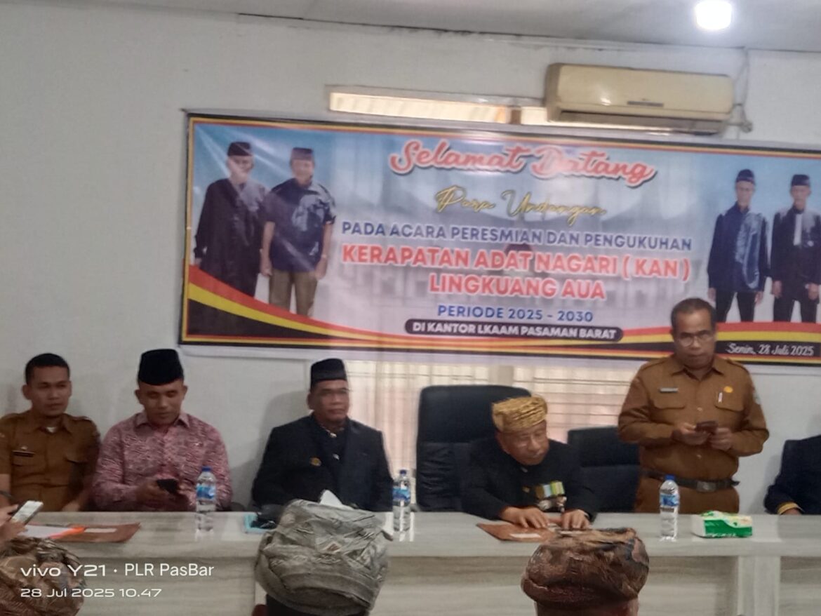 Ketua LKAAM Pasaman Barat kukuhkan Kerapatan Adat Nagari (KAN ) Lingkuang Aua  2025-2030