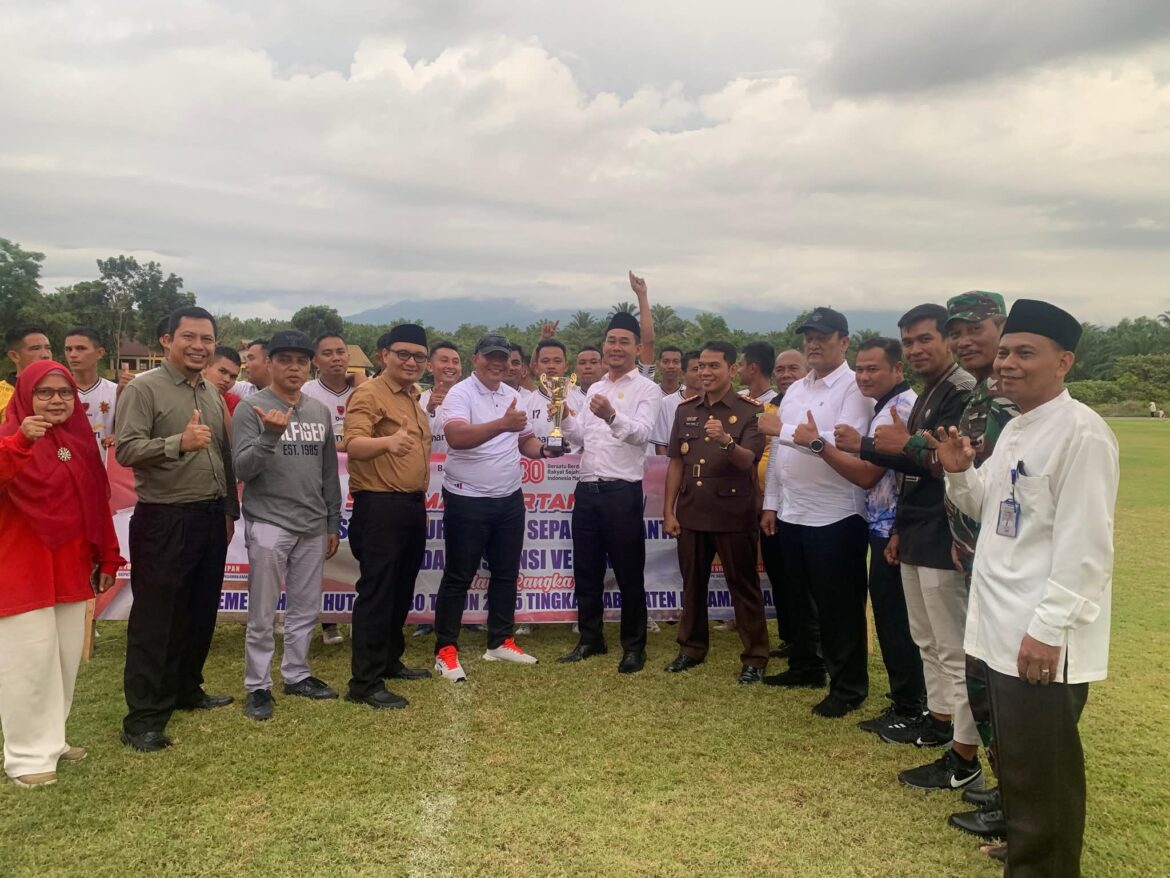 Tim Polres Pasbar Juara Turnamen Sepak Bola HUT ke-80 RI, Ketua DPRD Beri Apresiasi