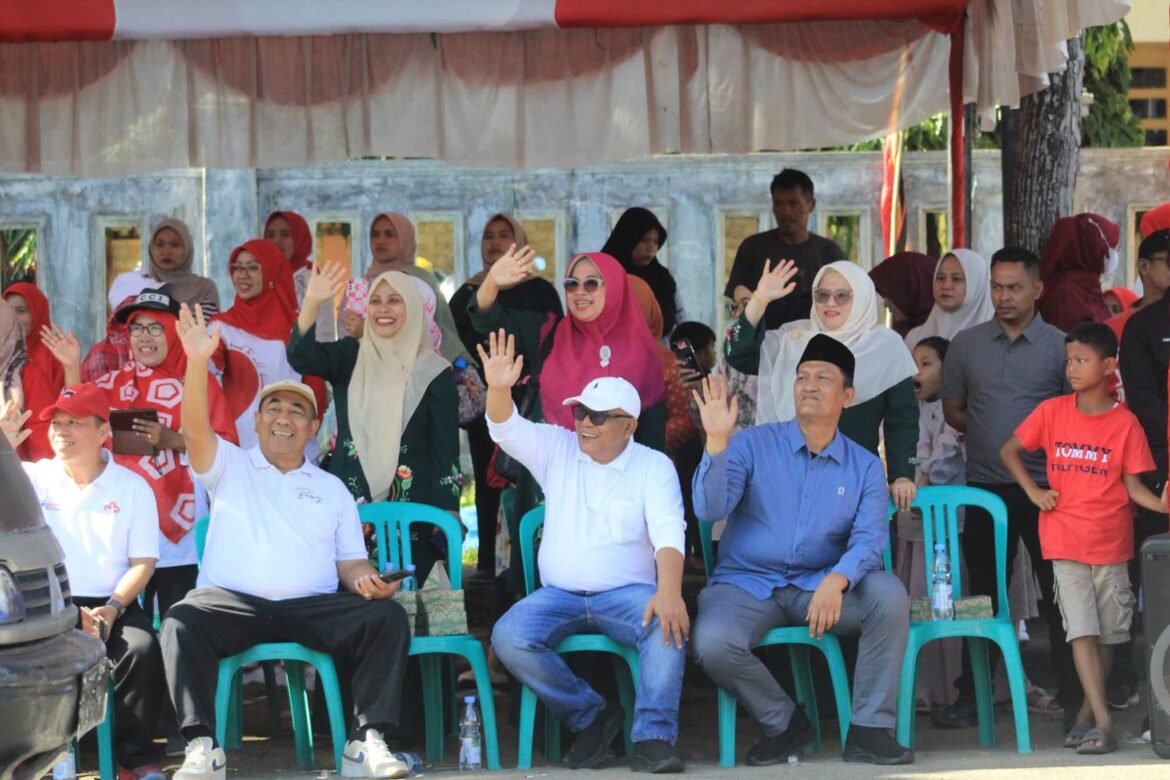 Meriahkan HUT ke-80 RI, Bupati Yulianto Dan Anggota DPRD Lepas Ribuan Peserta Pawai Alegoris