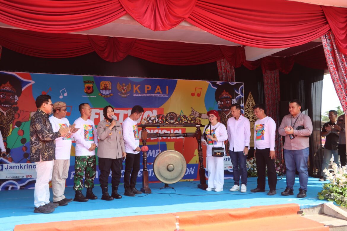 Polresta Cirebon Gelar Festival Seni Kreasi Tradisional Tingkat SMP.