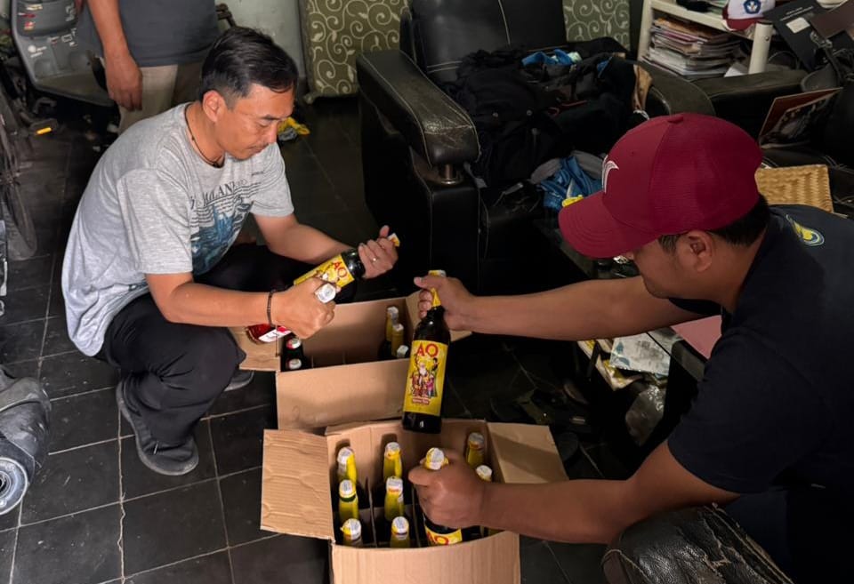 Polresta Cirebon Sita Ratusan Botol Miras Hasil Operasi Cipkon Jelang HUT ke-80 RI.