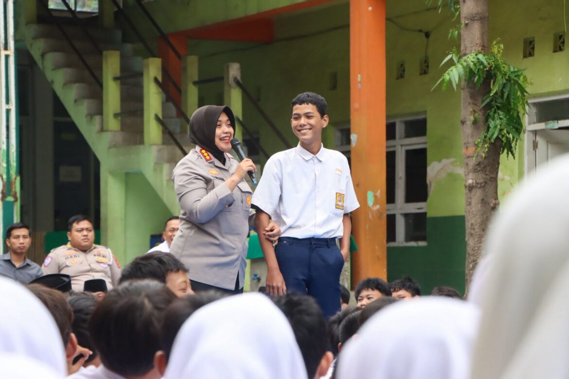 Kapolresta Cirebon Sambangi Yayasan Islamiyah Weru, Ajak Siswa Jadi Pemimpin Hebat dan Jauhi Narkoba.