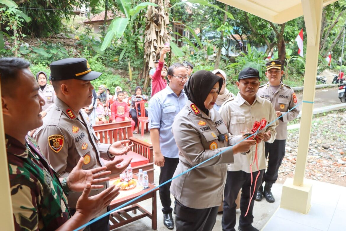 Polresta Cirebon Renovasi Dua Rumah Warga Tak Layak Huni, Hadirkan Kebahagiaan dan Harapan Baru.