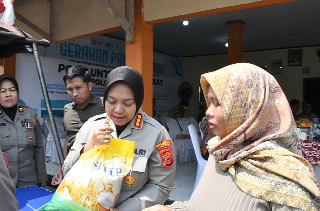 Polresta Cirebon Gelar Gerakan Pangan Murah di Desa Gintung Ranjeng.