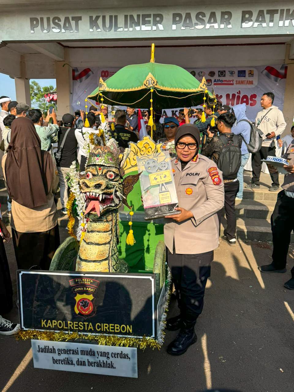 Forkopimda Plus Kabupaten Cirebon Meriahkan HUT RI ke-80 dengan Lomba Goes Becak Hias di Kawasan Batik Trusmi.