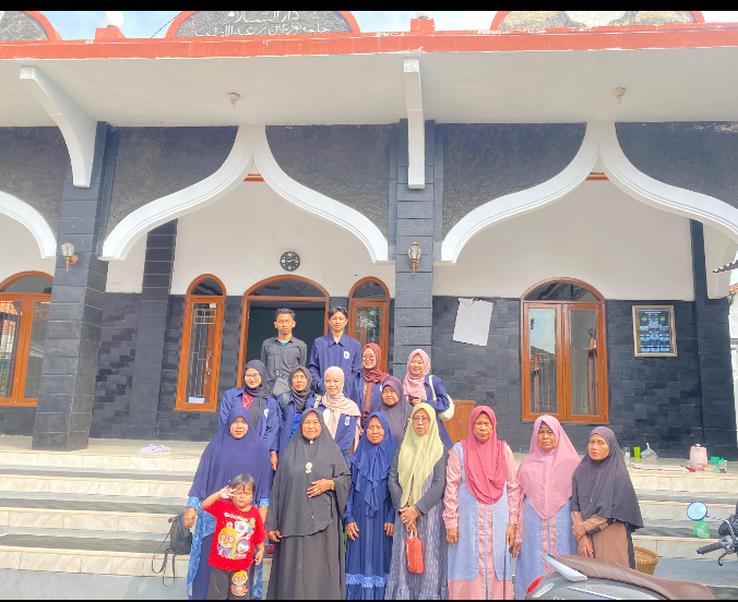 Mahasiswa UI BBC Sosialisasi UU Perlindungan Perempuan dan Anak kepada warga Desa Kepuh.