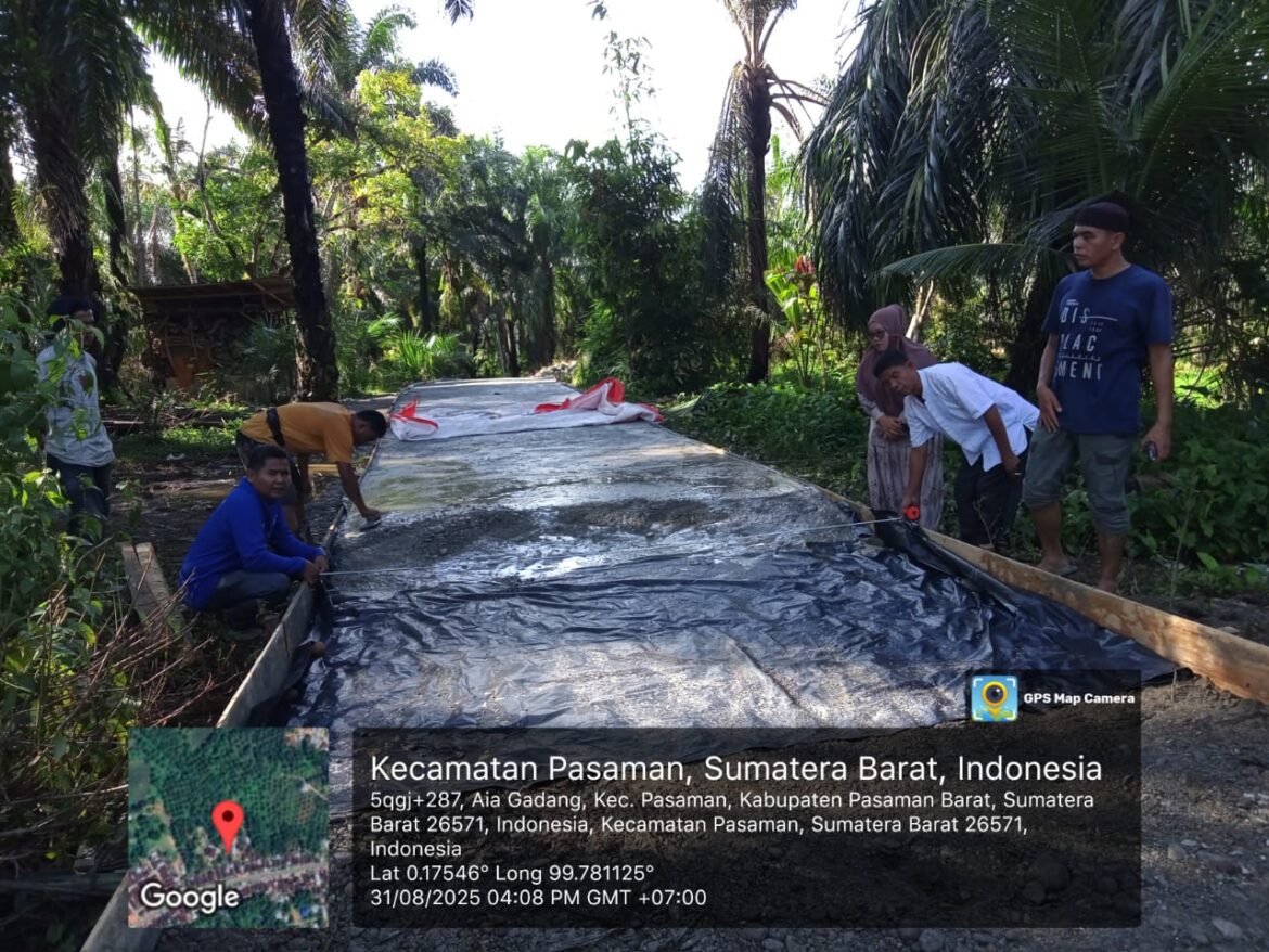 Nagari Membagun: Nagari Aia Gadang Barat  Membagun Rabat Beton untuk Meningkatkan Perekonomian Masyarakat 