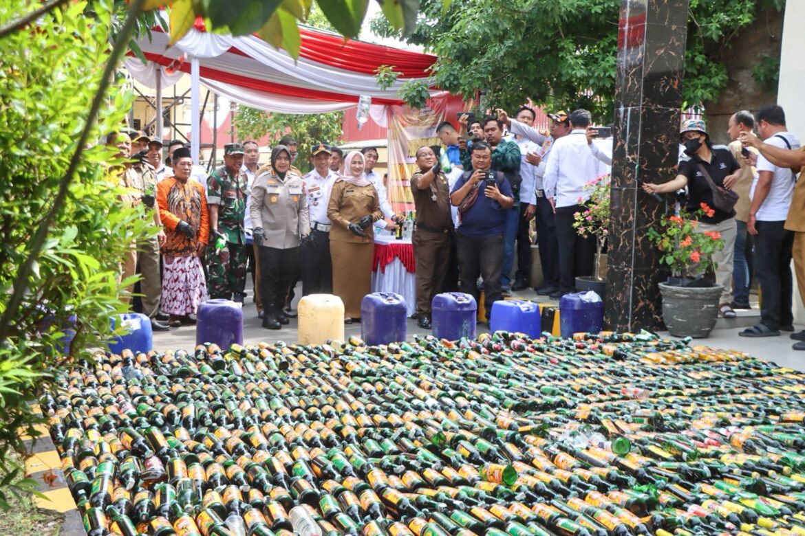 Polresta Cirebon Musnahkan Miras Berbagai Merek dan Knalpot Tidak Sesuai Spesifikasi Teknis.