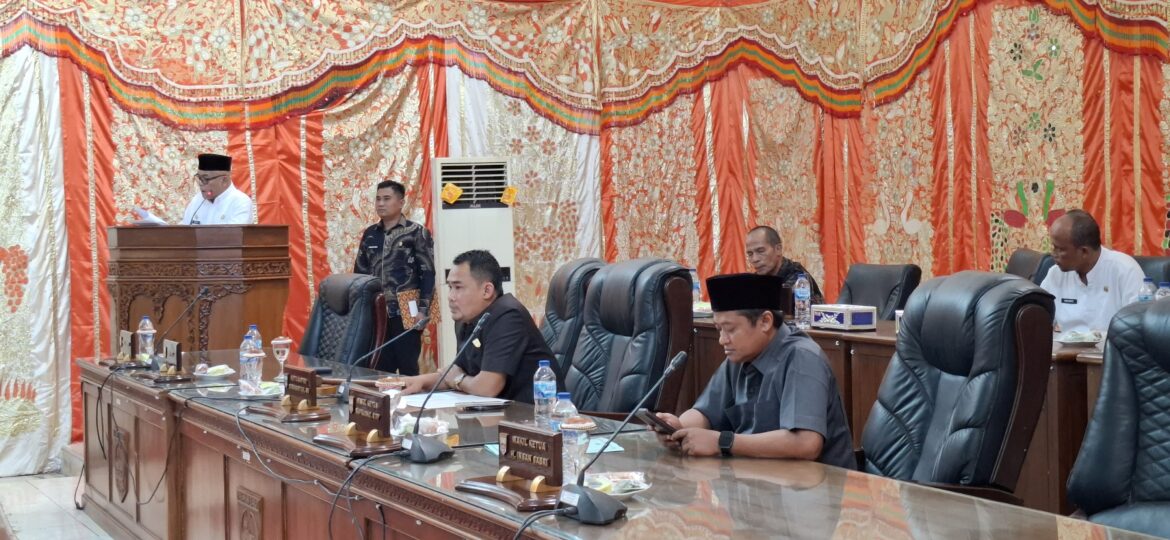DPRD Melaksanakan Rapat paripurna penyampaian Nota keuangan (RAPBD) Tahun anggaran 2025