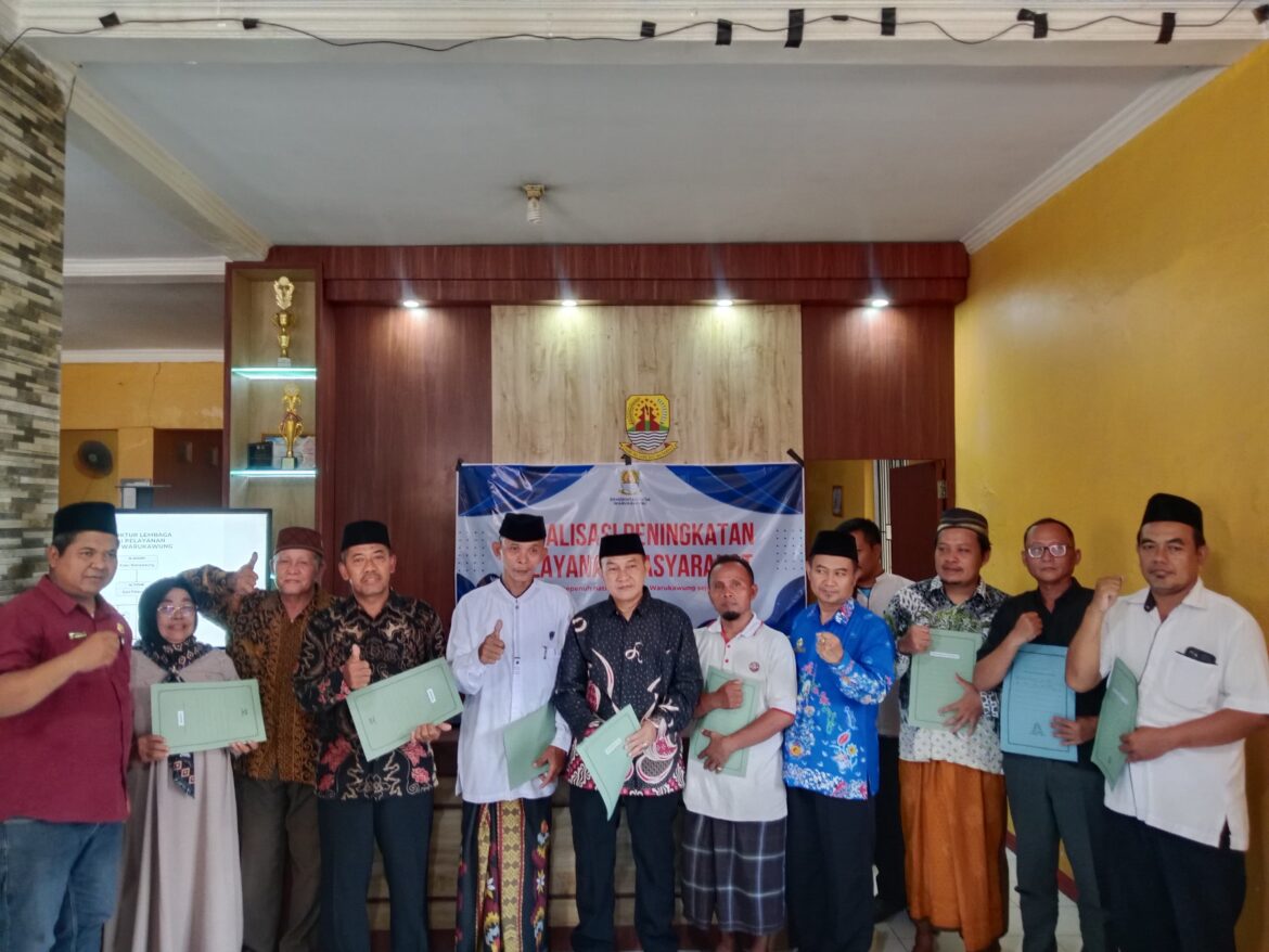 Sosialisasi Peningkatan Pelayanan Masyarakat Desa Warukawung sekaligus Peningkatan Pelayanan dan Peresmian Pengangkatan Kasi Pelayanan Dan POSBAKUM Desa Warukawung.