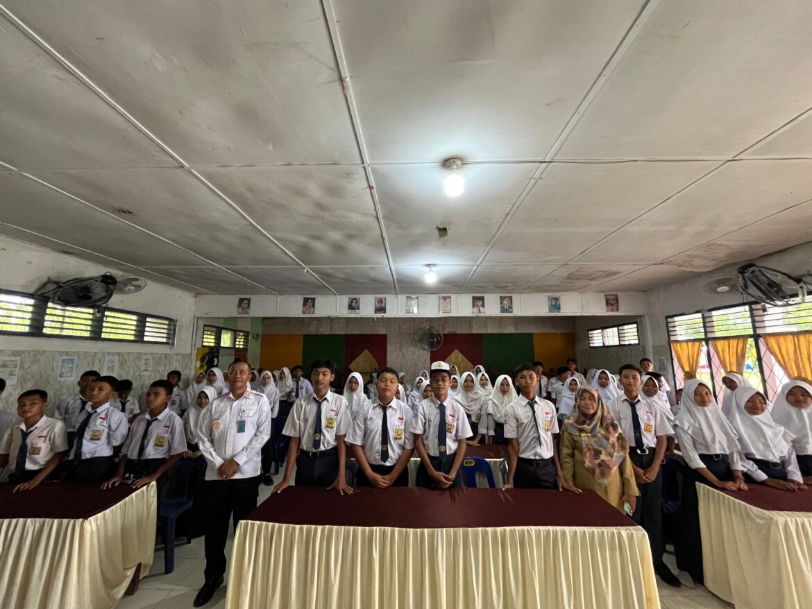 Generasi Muda Bersih Narkoba, Kalapas Labuhan Ruku Lakukan Penyuluhan di SMP Negeri 1 Tanjung Tiram.