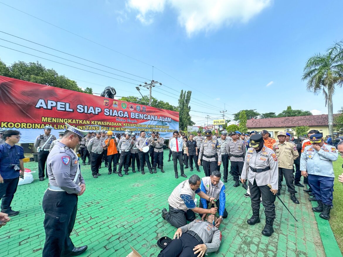Dalam Rangka Kesiapsiagaan Menghadapi Kontijensi Bencana Alam Polresta Cirebon Gelar Apel Siap Siaga Bencana Alam.