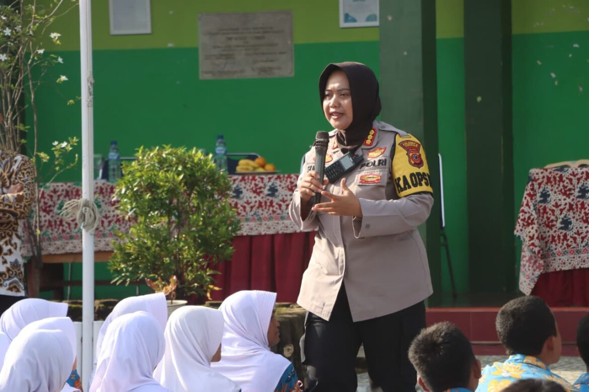 Polresta Cirebon Gelar Police Goes To School Polresta Cirebon di SMPN 1 Sumber.