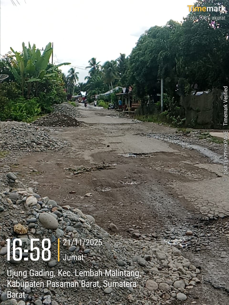Ketua DPRD Pasaman Barat Dirwansyah Apresiasi Penimbunan jalan, Swadaya pengusaha dan masyarakat Koto sawah