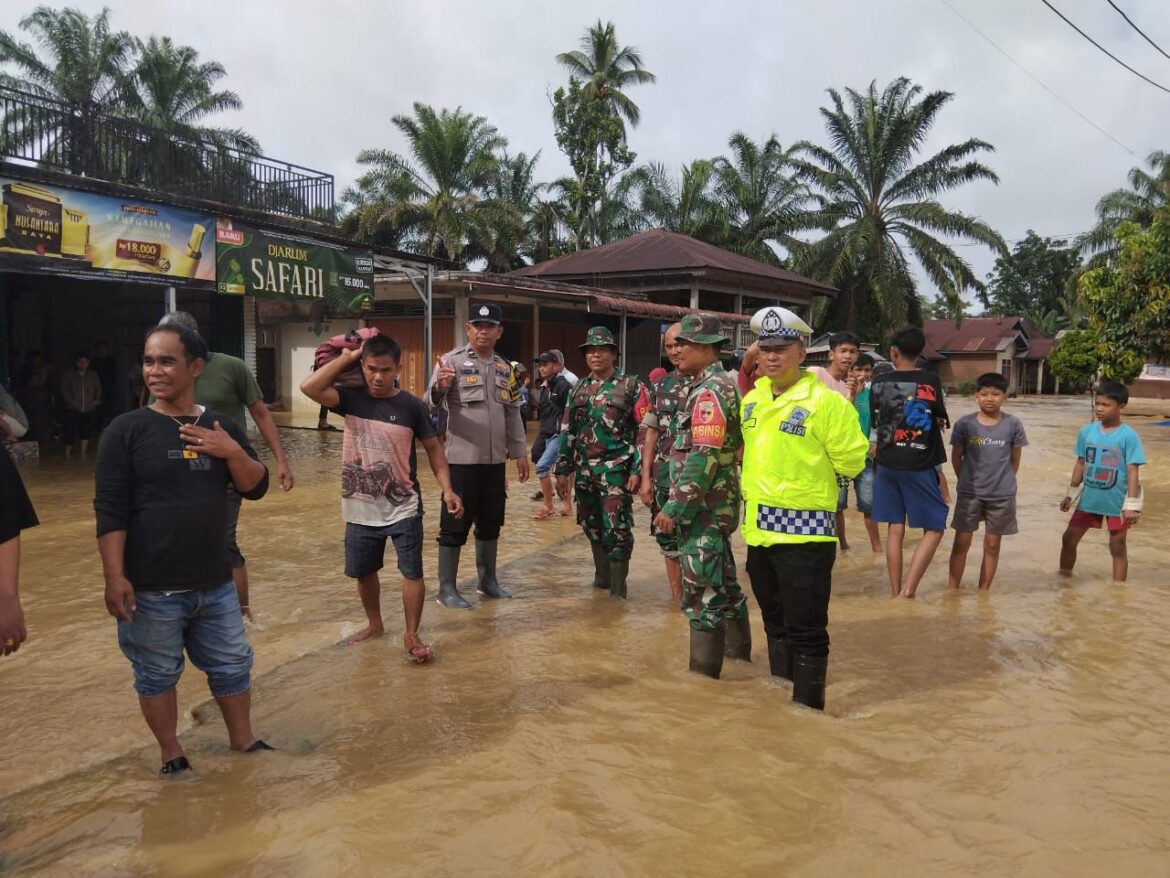 Situasi Tanggap Darurat Bencana, Polres Pasaman Barat Maksimalkan Pelayanan Bagi Masyarakat Terdampak Banjir