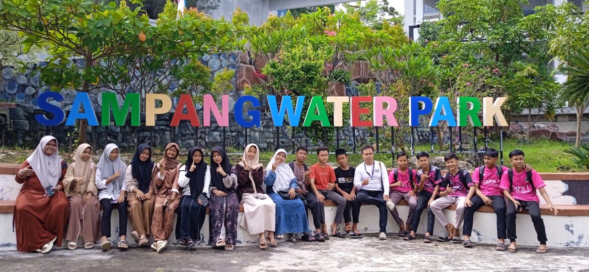 SMPN 1 Tambelengan Pilih Sampang Water Park Sebagai Tujuan Wisata