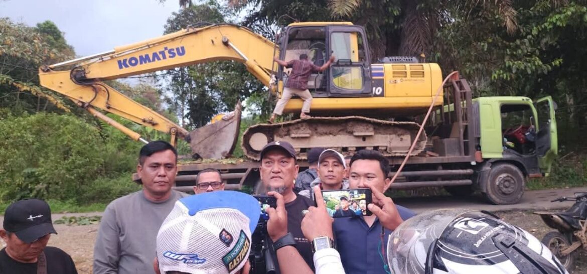 Sejumlah perusahan yang ada di Pasaman Barat, Bantu korban Banjir dan Longsor Kerahkan alat Berat