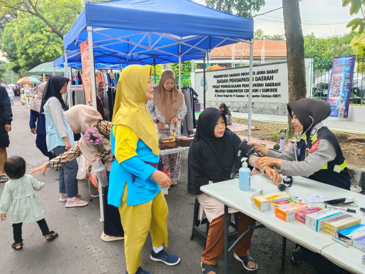 Polresta Cirebon Gelar Bakti Sosial Kesehatan Pengobatan Gratis di CFD Sumber.