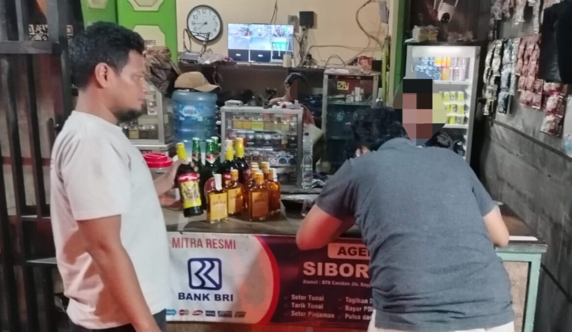 Polresta Cirebon Sita 65 Botol Miras Hasil Cipkon Operasi Lilin Lodaya.