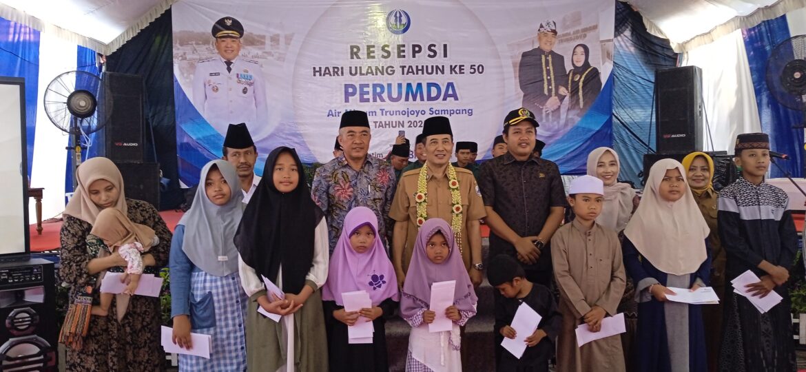 PERUMDAM Trunojoyo Sampang Berikan Santunan Kepada Anak Yatim Pada Resepsi HUT Ke – 50 Tahun 2025