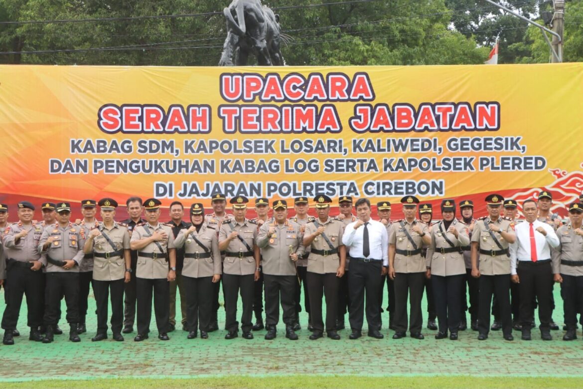 Polresta Cirebon Gelar Sertijab Kabag SDM, Kapolsek Losari, Kapolsek Kaliwedi, Kapolsek Gegesik dan Pengukuhan Kabag Log serta Kapolsek Plered.