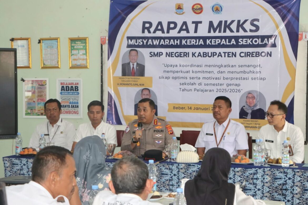 Kapolresta Cirebon Berikan Penerangan Hukum kepada Kepala Sekolah SMP Negeri se-Kabupaten Cirebon.