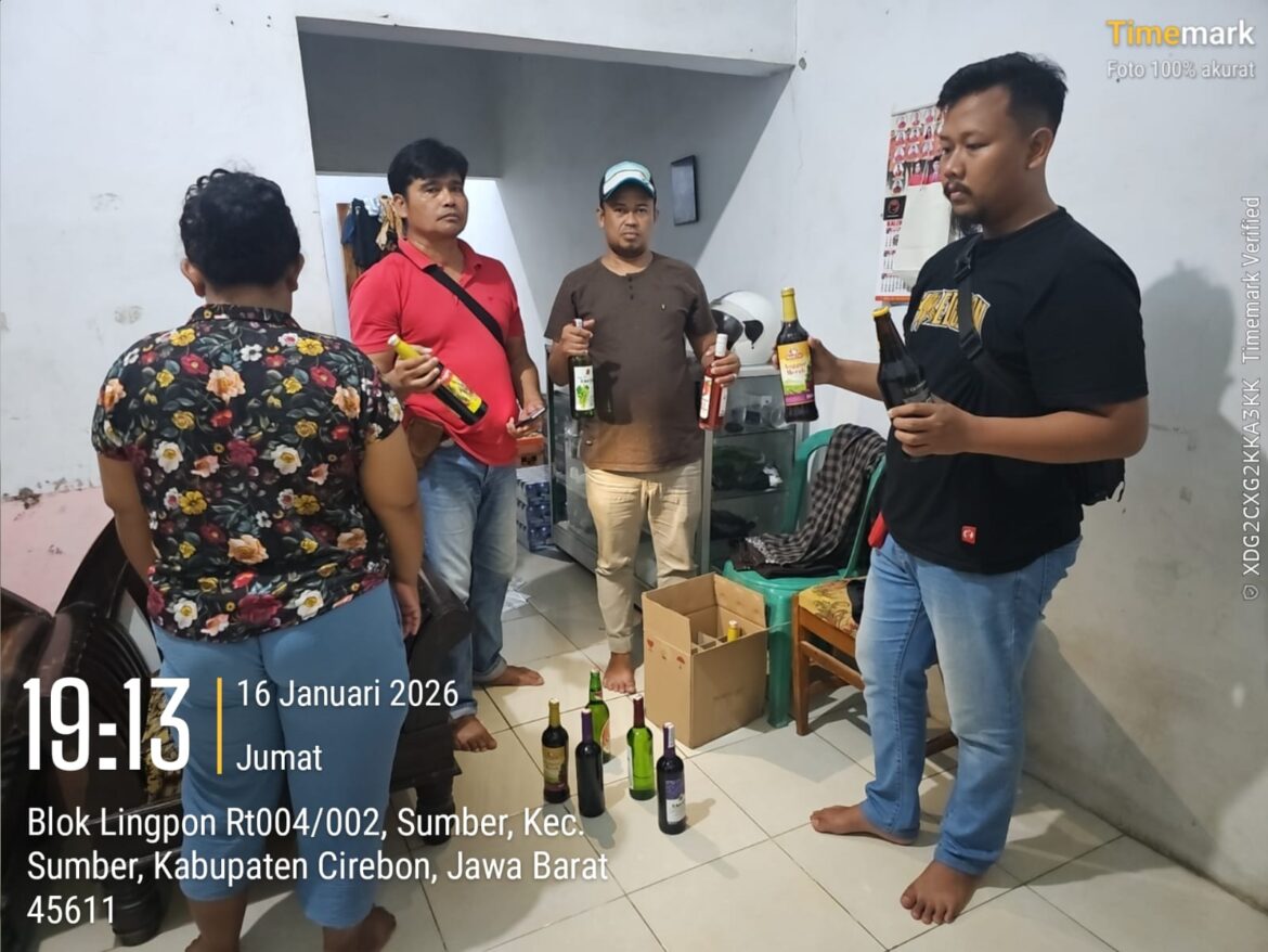 Polresta Cirebon Sita 115 Botol Miras Hasil Razia Pekat.