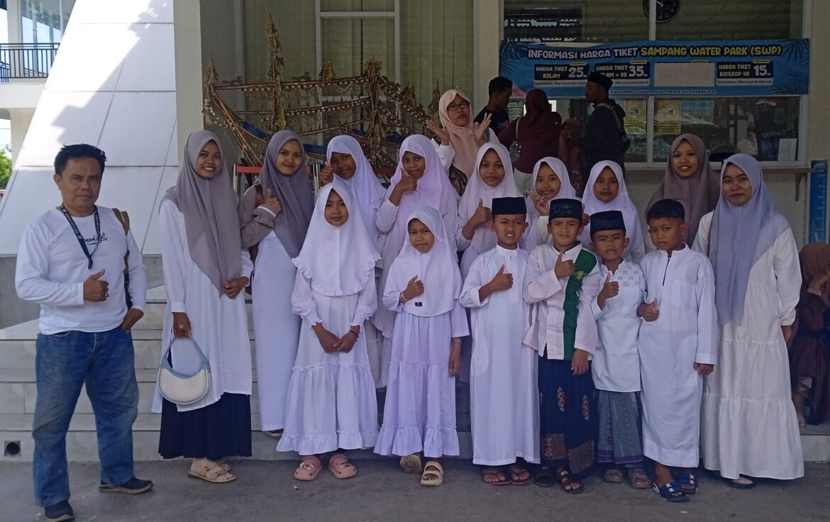 Tahfidz  Al Hidayah Pakong Pamekasan Madura Pilih Sampang Water Park Sebagai Tujuan Favorit